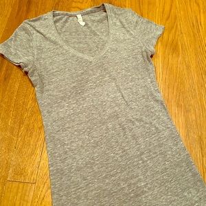 🚨2 for $20🚨Under Armour Gray V neck